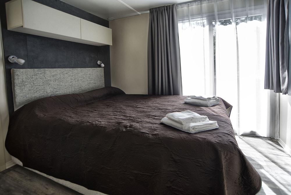 Flaminio Village Park Camping 4*