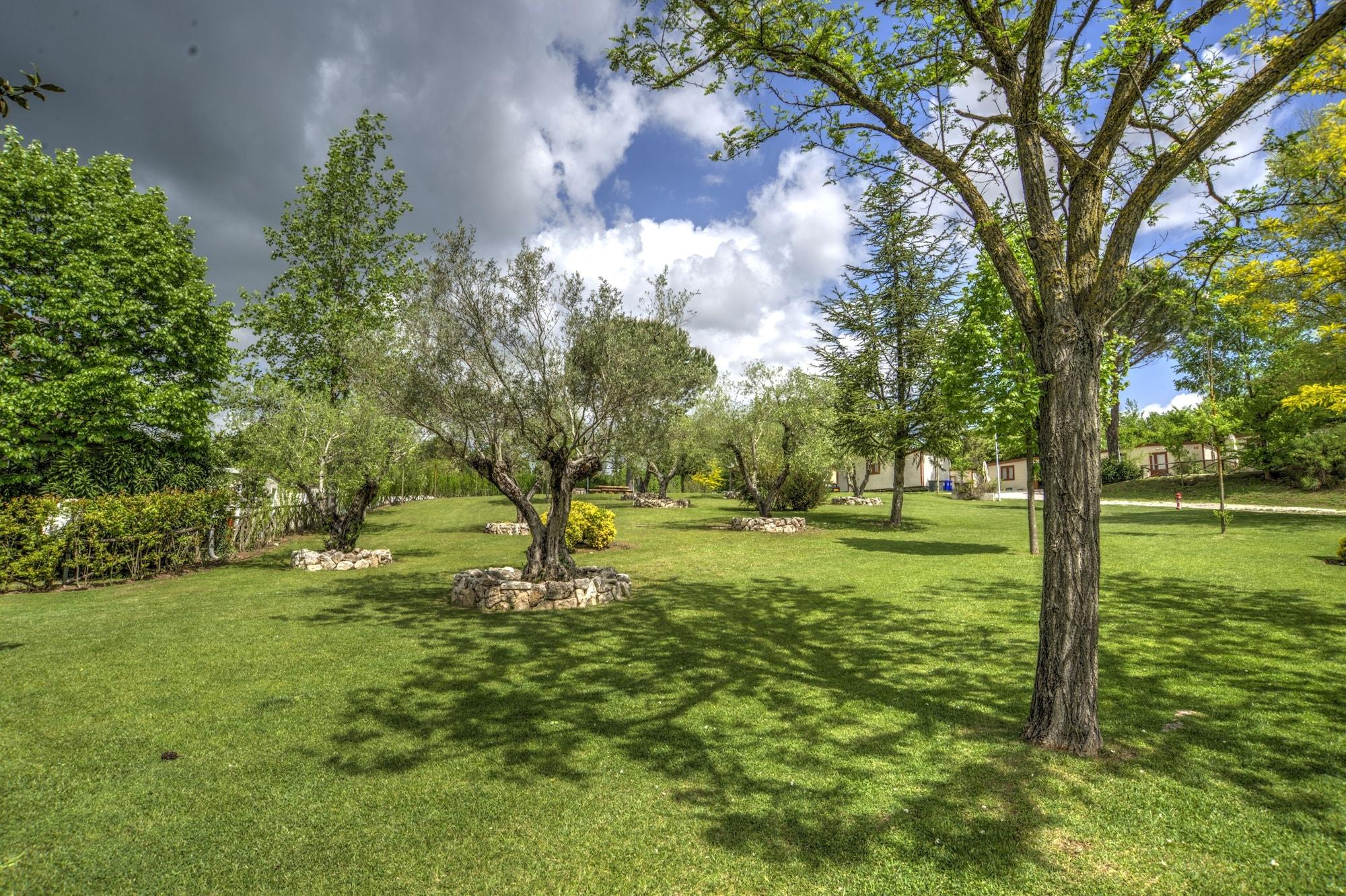 Flaminio Village Park Camping 4*