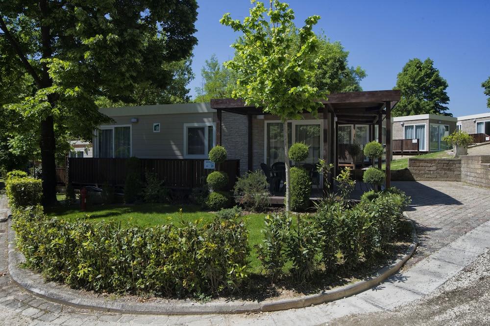 Flaminio Village Park Camping 4*
