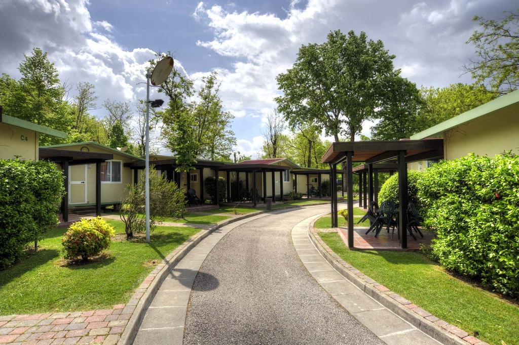 Flaminio Village Park Camping 4*